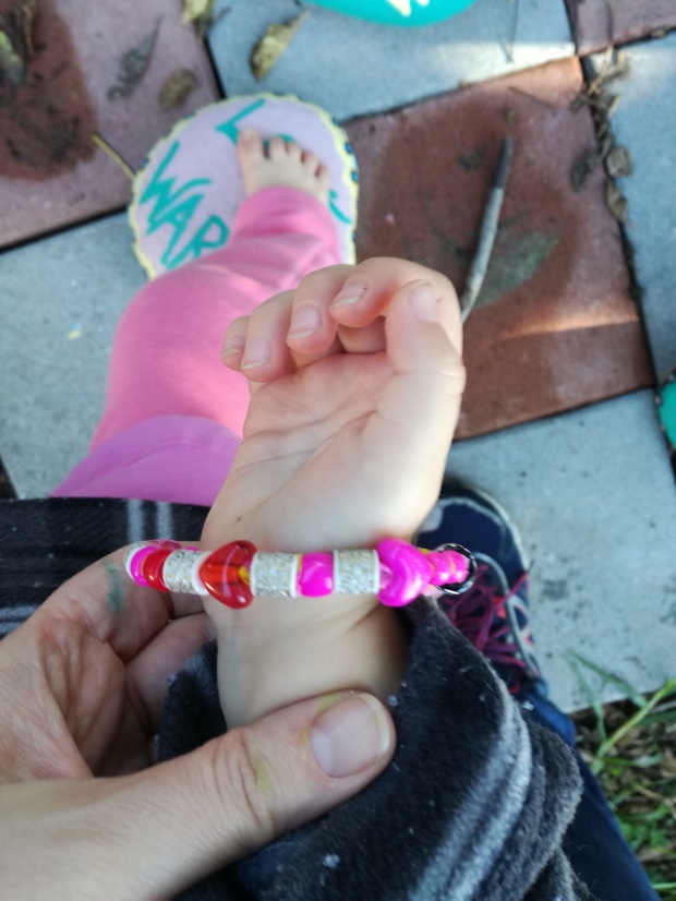 How to make easy bracelets and crowns for kids