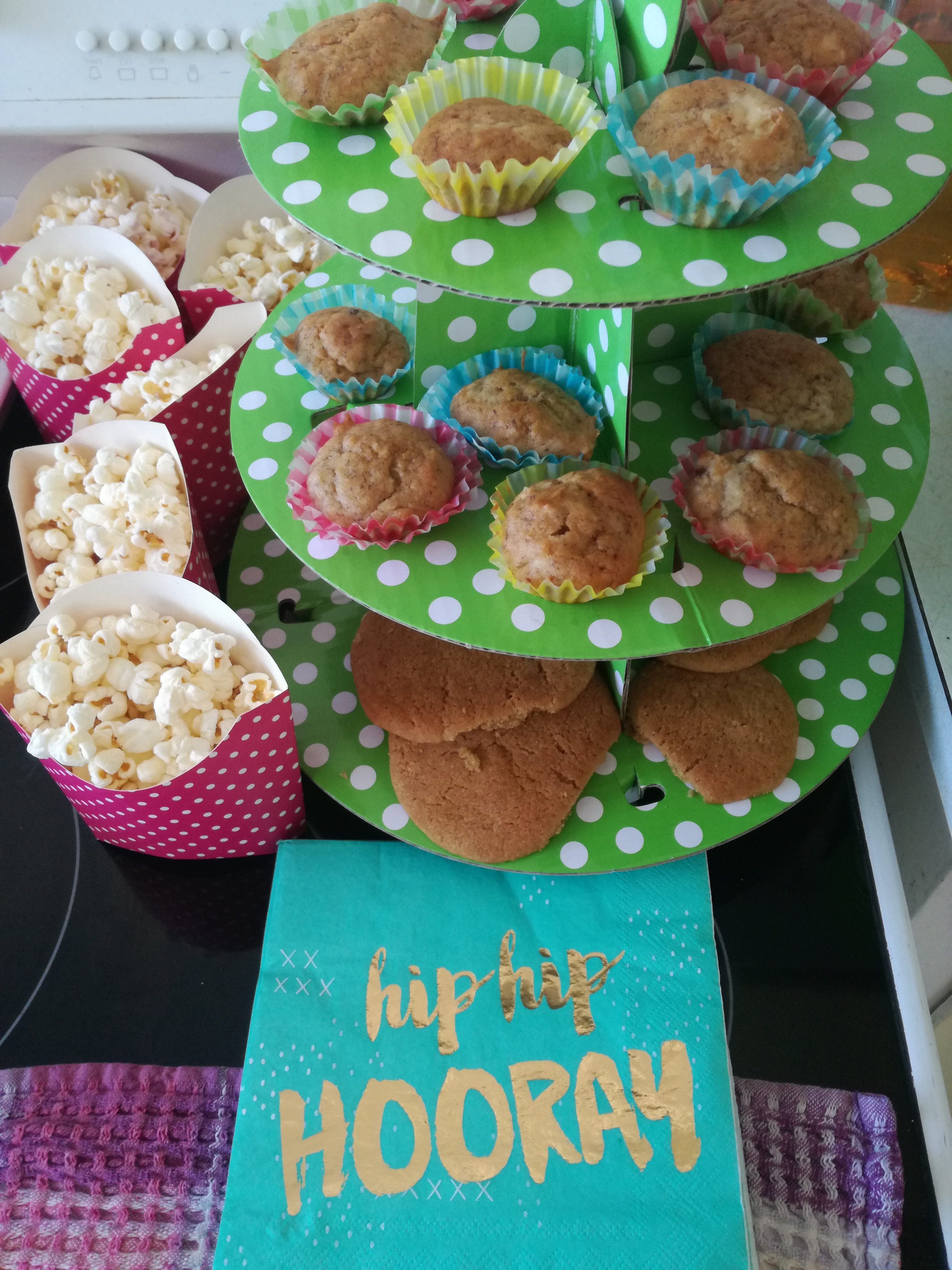 Banana cupcakes & gingerbread spice cookies